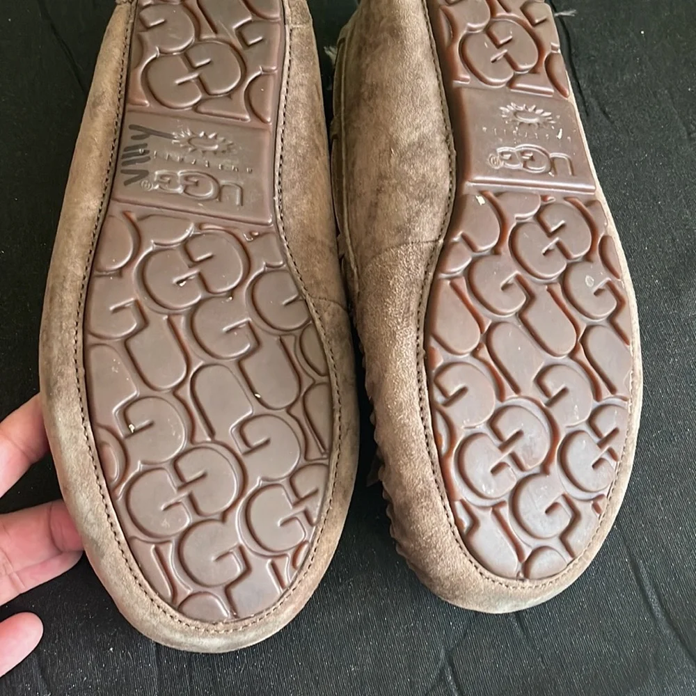 Gently used excellent condition ugh slippers - Picture 5 of 7